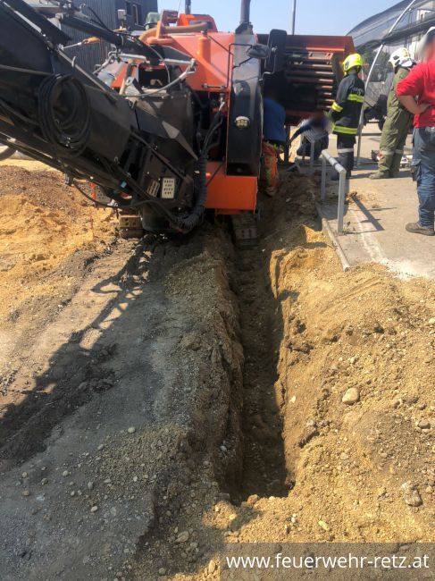 Foto 1, 22.04.2022, Technischer Einsatz - Bergung einer Baumaschine Foto 1, 22.04.2022, Technischer Einsatz - Bergung einer Baumaschine