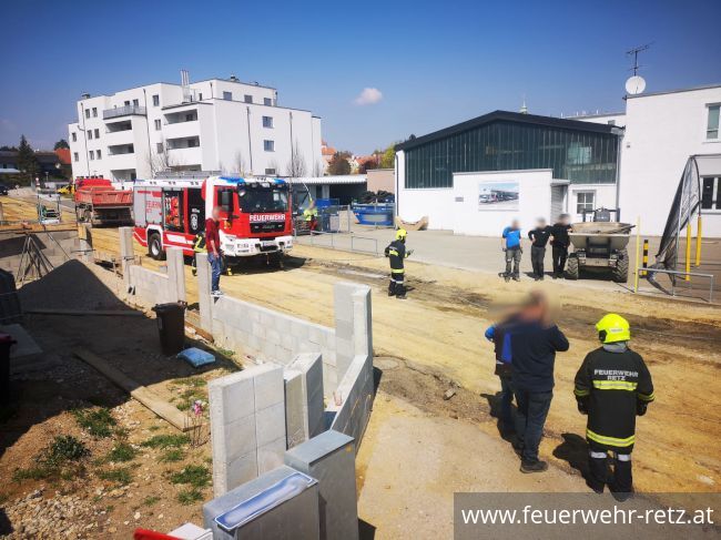 Foto 3, 22.04.2022, Technischer Einsatz - Bergung einer Baumaschine Foto 3, 22.04.2022, Technischer Einsatz - Bergung einer Baumaschine