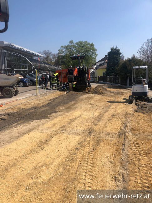 Foto 4, 22.04.2022, Technischer Einsatz - Bergung einer Baumaschine Foto 4, 22.04.2022, Technischer Einsatz - Bergung einer Baumaschine