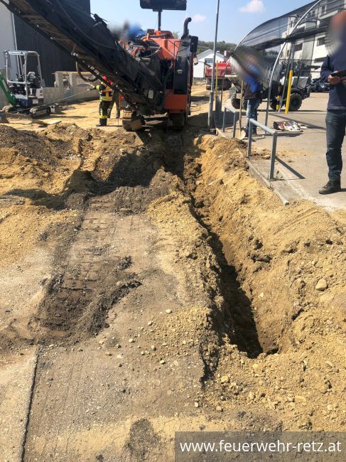 Foto 5, 22.04.2022, Technischer Einsatz - Bergung einer Baumaschine Foto 5, 22.04.2022, Technischer Einsatz - Bergung einer Baumaschine