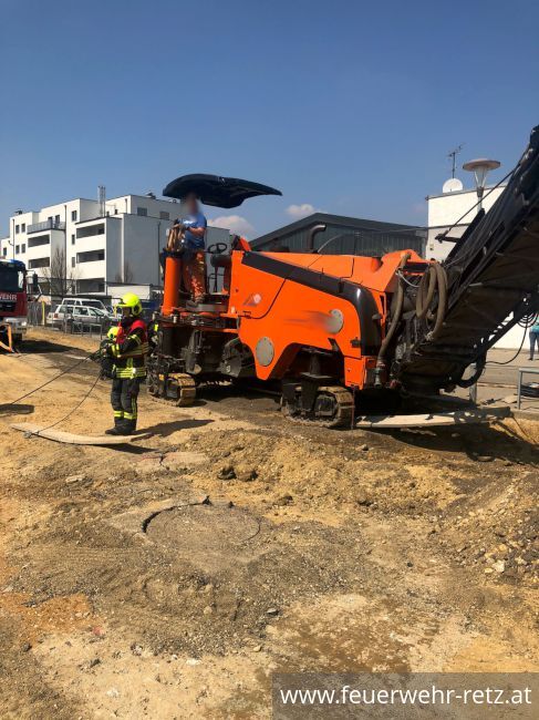 Foto 6, 22.04.2022, Technischer Einsatz - Bergung einer Baumaschine Foto 6, 22.04.2022, Technischer Einsatz - Bergung einer Baumaschine