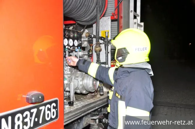 Foto 6, 29.11.2018, Brand nach Explosion - Kfz-Werkstätte als Übungsgebäude Foto 6, 29.11.2018, Brand nach Explosion - Kfz-Werkstätte als Übungsgebäude