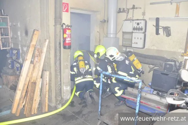 Foto 10, 29.11.2018, Brand nach Explosion - Kfz-Werkstätte als Übungsgebäude Foto 10, 29.11.2018, Brand nach Explosion - Kfz-Werkstätte als Übungsgebäude