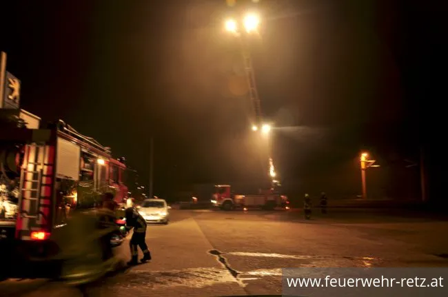 Foto 12, 29.11.2018, Brand nach Explosion - Kfz-Werkstätte als Übungsgebäude Foto 12, 29.11.2018, Brand nach Explosion - Kfz-Werkstätte als Übungsgebäude