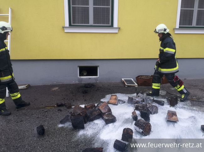 Foto 6, 10.12.2022, Brandeinsatz - Kellerbrand in Obernalb