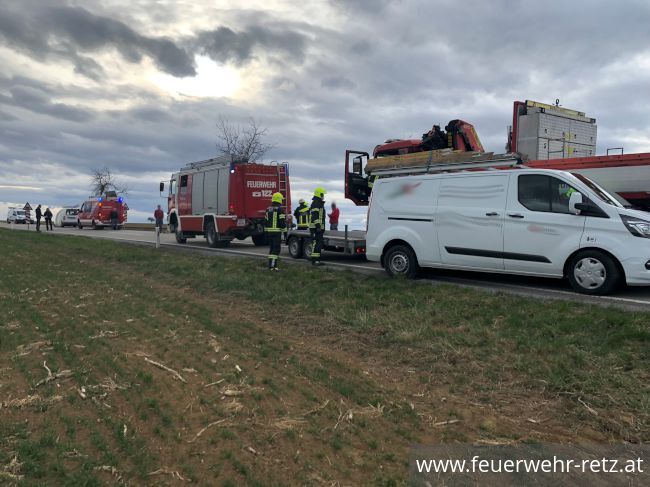 Foto 4, 07.04.2022, Technischer Einsatz - Fahrzeugbergung Foto 4, 07.04.2022, Technischer Einsatz - Fahrzeugbergung