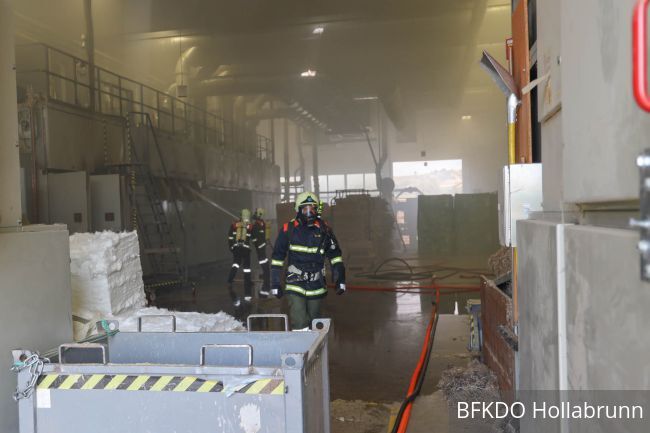 Foto 1, 12.08.2022, Brandeinsatz - Maschinenbrand in Auggenthal 