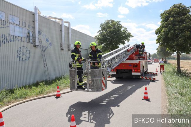 Foto 4, 12.08.2022, Brandeinsatz - Maschinenbrand in Auggenthal 