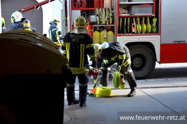 Foto 2, 25.05.2018, Übung in Tiefgarage - PKW-Brand mit vermissten Personen Foto 2, 25.05.2018, Übung in Tiefgarage - PKW-Brand mit vermissten Personen