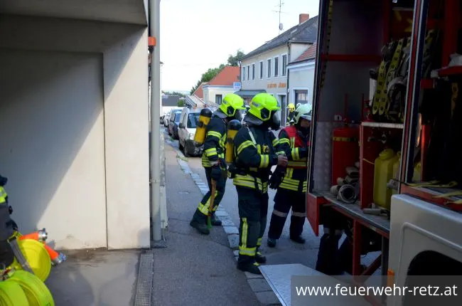 Foto 3, 25.05.2018, Übung in Tiefgarage - PKW-Brand mit vermissten Personen Foto 3, 25.05.2018, Übung in Tiefgarage - PKW-Brand mit vermissten Personen