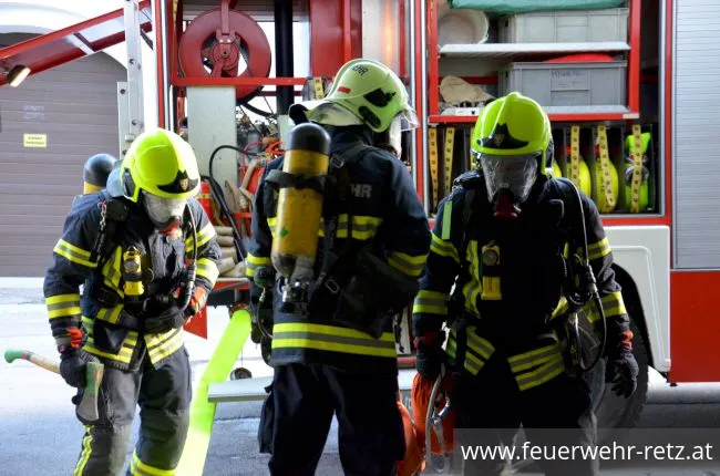 Foto 4, 25.05.2018, Übung in Tiefgarage - PKW-Brand mit vermissten Personen Foto 4, 25.05.2018, Übung in Tiefgarage - PKW-Brand mit vermissten Personen