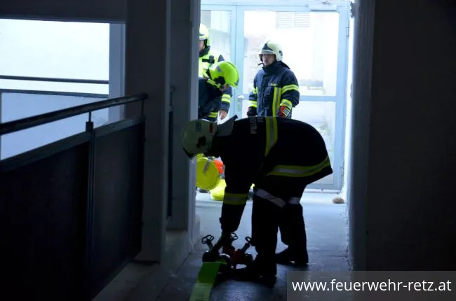 Foto 5, 25.05.2018, Übung in Tiefgarage - PKW-Brand mit vermissten Personen Foto 5, 25.05.2018, Übung in Tiefgarage - PKW-Brand mit vermissten Personen