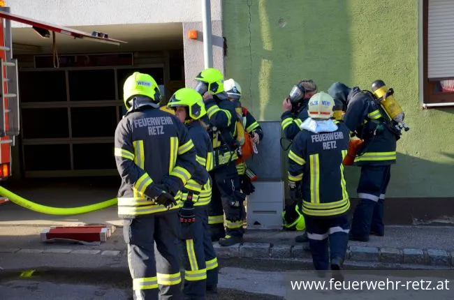 Foto 16, 25.05.2018, Übung in Tiefgarage - PKW-Brand mit vermissten Personen Foto 16, 25.05.2018, Übung in Tiefgarage - PKW-Brand mit vermissten Personen