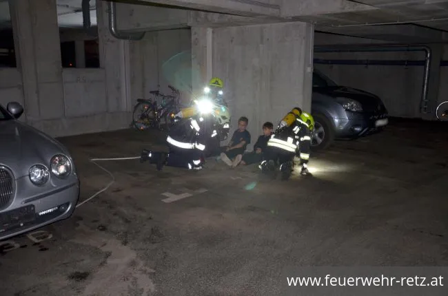 Foto 17, 25.05.2018, Übung in Tiefgarage - PKW-Brand mit vermissten Personen Foto 17, 25.05.2018, Übung in Tiefgarage - PKW-Brand mit vermissten Personen