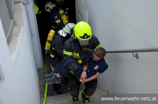 Foto 19, 25.05.2018, Übung in Tiefgarage - PKW-Brand mit vermissten Personen Foto 19, 25.05.2018, Übung in Tiefgarage - PKW-Brand mit vermissten Personen