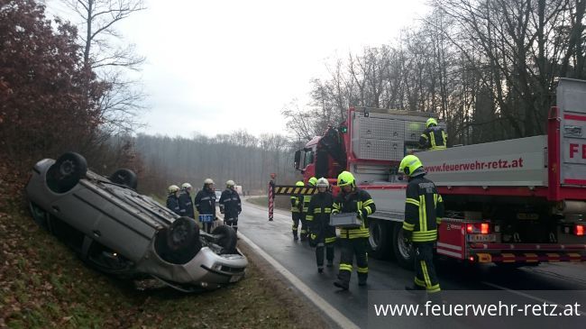 Foto 4, 15.12.2017, Technischer Einsatz - Fahrzeugbergung nach Verkehrsunfall