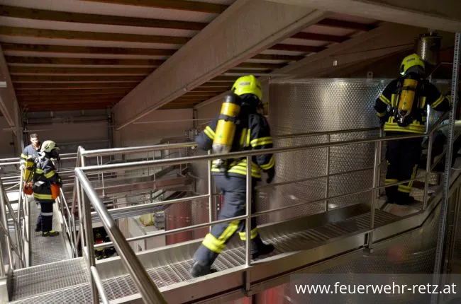 Foto 8, 28.09.2018, Gärgasunfall in Weinkellerei - Übung in Großtanklager Foto 8, 28.09.2018, Gärgasunfall in Weinkellerei - Übung in Großtanklager