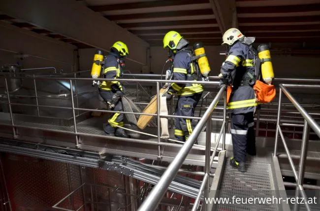 Foto 11, 28.09.2018, Gärgasunfall in Weinkellerei - Übung in Großtanklager Foto 11, 28.09.2018, Gärgasunfall in Weinkellerei - Übung in Großtanklager