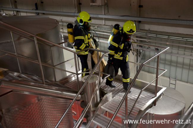 Foto 12, 28.09.2018, Gärgasunfall in Weinkellerei - Übung in Großtanklager