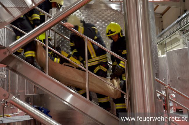 Foto 20, 28.09.2018, Gärgasunfall in Weinkellerei - Übung in Großtanklager