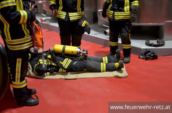 Foto 21, 28.09.2018, Gärgasunfall in Weinkellerei - Übung in Großtanklager