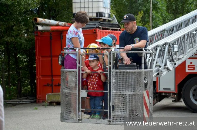Foto 6, 02.09.2019, Ferienspiel der Blaulichtorganisationen 2019 - Blaulichtnachmittag mit Feuerwehr und Rotes Kreuz Foto 6, 02.09.2019, Ferienspiel der Blaulichtorganisationen 2019 - Blaulichtnachmittag mit Feuerwehr und Rotes Kreuz