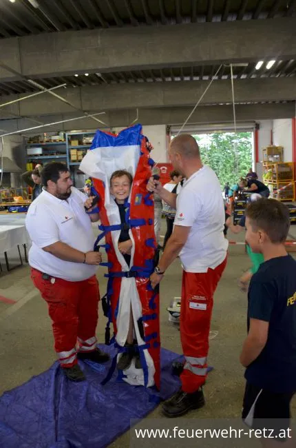Foto 14, 02.09.2019, Ferienspiel der Blaulichtorganisationen 2019 - Blaulichtnachmittag mit Feuerwehr und Rotes Kreuz Foto 14, 02.09.2019, Ferienspiel der Blaulichtorganisationen 2019 - Blaulichtnachmittag mit Feuerwehr und Rotes Kreuz
