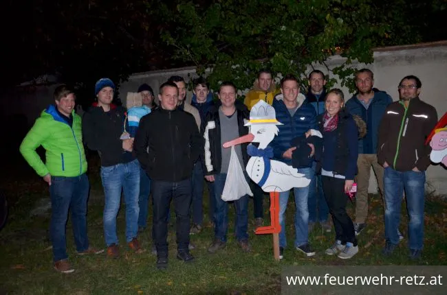 Foto 7, 02.11.2017, Storch aufstellen bei Oberfeuerwehrmann Manuel Fasching Foto 7, 02.11.2017, Storch aufstellen bei Oberfeuerwehrmann Manuel Fasching