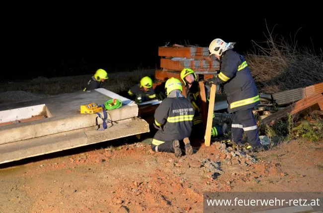 Foto 2, 27.11.2017, Technische Übung für die Feuerwehr Retz - Gebäudeeinsturz nach Explosion