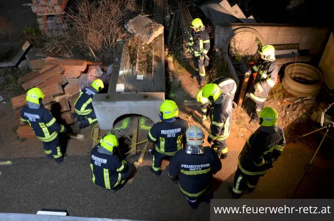 Foto 11, 27.11.2017, Technische Übung für die Feuerwehr Retz - Gebäudeeinsturz nach Explosion