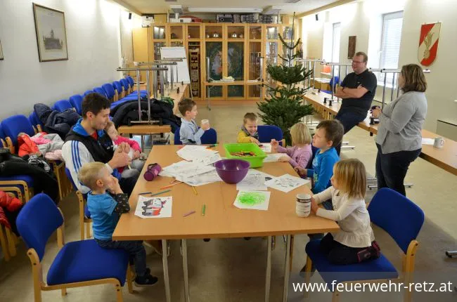 Foto 1, 24.12.2017, Erfolgreiche Friedenslichtaktion - Viele Retzer kamen ins Feuerwehrhaus Foto 1, 24.12.2017, Erfolgreiche Friedenslichtaktion - Viele Retzer kamen ins Feuerwehrhaus
