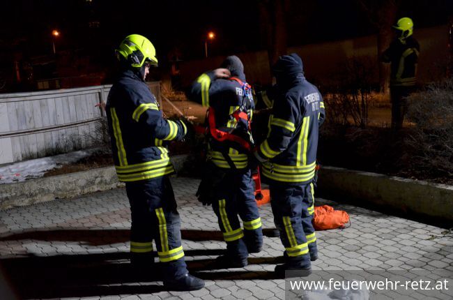 Foto 2, 01.03.2018, Übung - Person auf Eisfläche verunfallt