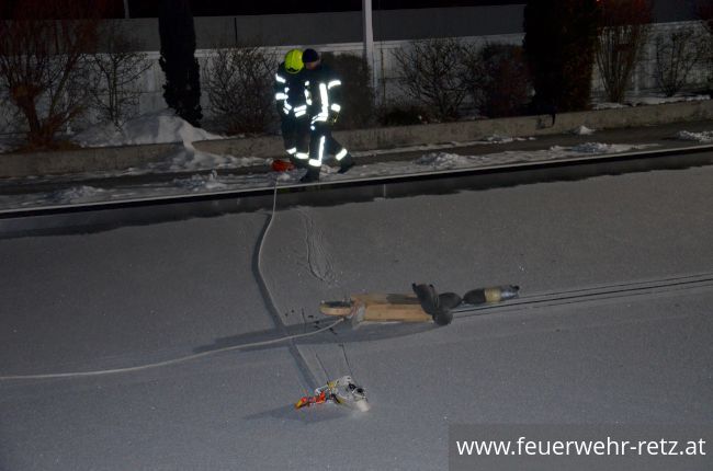 Foto 4, 01.03.2018, Übung - Person auf Eisfläche verunfallt