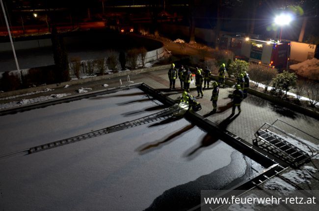 Foto 7, 01.03.2018, Übung - Person auf Eisfläche verunfallt