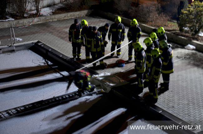 Foto 8, 01.03.2018, Übung - Person auf Eisfläche verunfallt