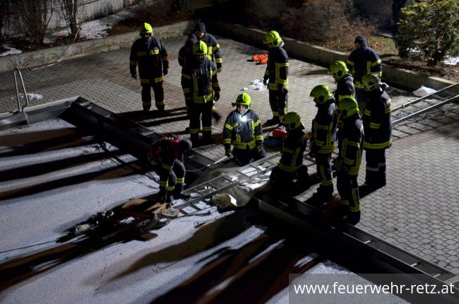 Foto 13, 01.03.2018, Übung - Person auf Eisfläche verunfallt