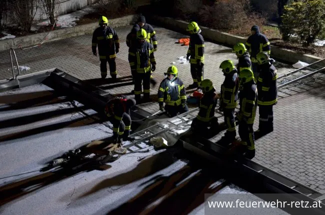 Foto 13, 01.03.2018, Übung - Person auf Eisfläche verunfallt Foto 13, 01.03.2018, Übung - Person auf Eisfläche verunfallt