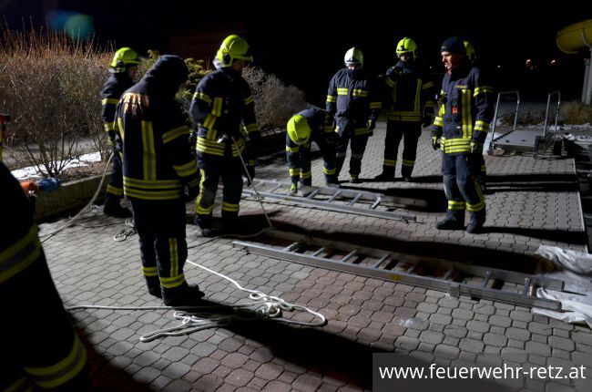 Foto 14, 01.03.2018, Übung - Person auf Eisfläche verunfallt