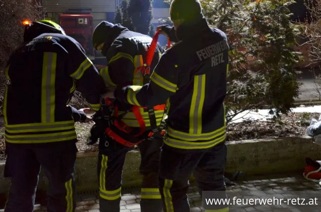 Foto 15, 01.03.2018, Übung - Person auf Eisfläche verunfallt Foto 15, 01.03.2018, Übung - Person auf Eisfläche verunfallt