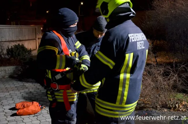 Foto 16, 01.03.2018, Übung - Person auf Eisfläche verunfallt Foto 16, 01.03.2018, Übung - Person auf Eisfläche verunfallt