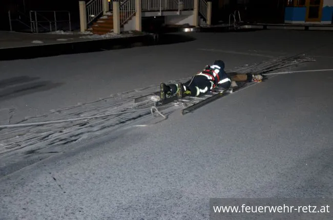 Foto 20, 01.03.2018, Übung - Person auf Eisfläche verunfallt Foto 20, 01.03.2018, Übung - Person auf Eisfläche verunfallt