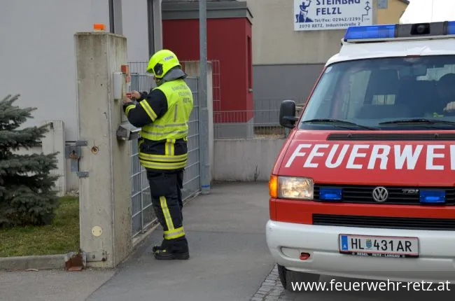 Foto 1, 26.03.2018, Übung in Betreuungseinrichtung - Zimmerbrand im Werkstättenbereich Foto 1, 26.03.2018, Übung in Betreuungseinrichtung - Zimmerbrand im Werkstättenbereich