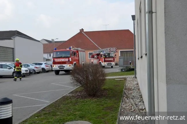 Foto 3, 26.03.2018, Übung in Betreuungseinrichtung - Zimmerbrand im Werkstättenbereich Foto 3, 26.03.2018, Übung in Betreuungseinrichtung - Zimmerbrand im Werkstättenbereich