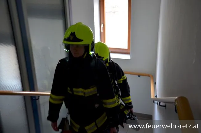 Foto 8, 26.03.2018, Übung in Betreuungseinrichtung - Zimmerbrand im Werkstättenbereich Foto 8, 26.03.2018, Übung in Betreuungseinrichtung - Zimmerbrand im Werkstättenbereich