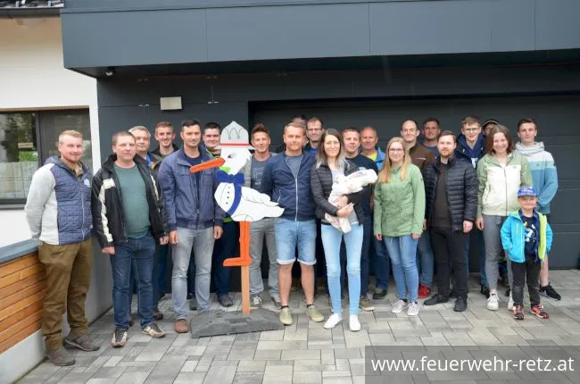 Foto 6, 09.05.2022, Der Feuerwehr – Storch ist gelandet Foto 6, 09.05.2022, Der Feuerwehr – Storch ist gelandet