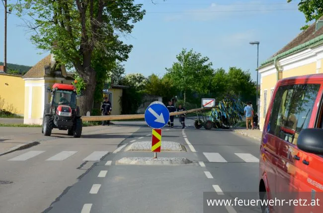 Foto 2, 07.05.2018, Maibaum aufstellen Foto 2, 07.05.2018, Maibaum aufstellen