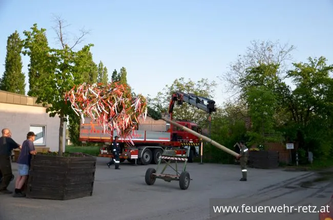 Foto 8, 07.05.2018, Maibaum aufstellen Foto 8, 07.05.2018, Maibaum aufstellen