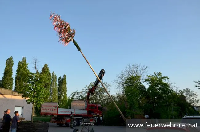 Foto 9, 07.05.2018, Maibaum aufstellen Foto 9, 07.05.2018, Maibaum aufstellen