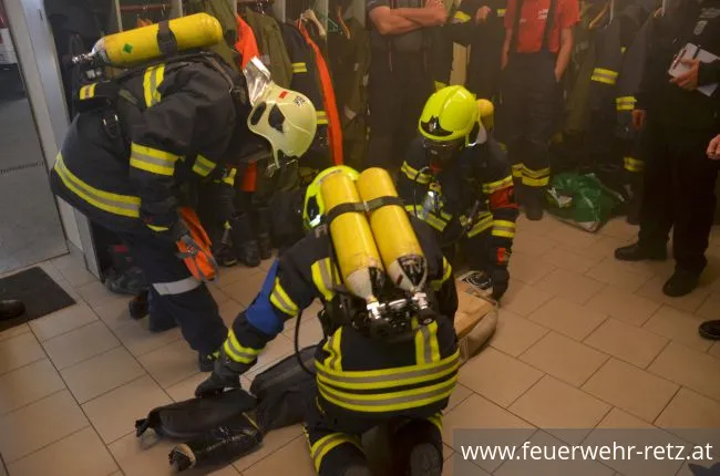 Foto 23, 15.05.2018, Prüfungen für die Ausbildungsprüfung Atemschutz - 5 erfolgreiche Gruppen in der zweiten Staffel Foto 23, 15.05.2018, Prüfungen für die Ausbildungsprüfung Atemschutz - 5 erfolgreiche Gruppen in der zweiten Staffel