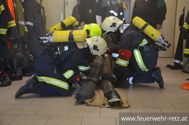 Foto 37, 15.05.2018, Prüfungen für die Ausbildungsprüfung Atemschutz - 5 erfolgreiche Gruppen in der zweiten Staffel Foto 37, 15.05.2018, Prüfungen für die Ausbildungsprüfung Atemschutz - 5 erfolgreiche Gruppen in der zweiten Staffel